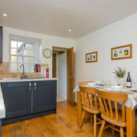 Pudding Cottage In Bakewell Exterior photo