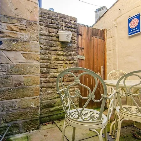 Pudding Cottage In Bakewell Exterior photo